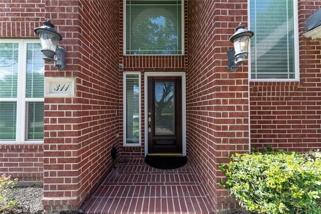 Building Photo - 311 Saunter Dr