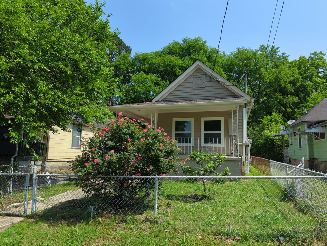 Primary Photo - 2 Bedroom House