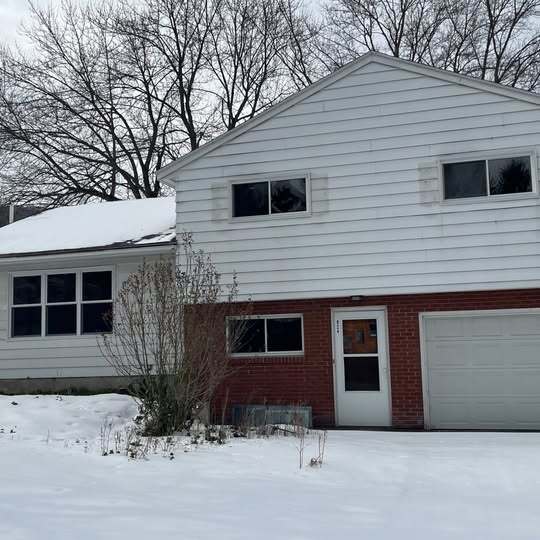 Building Photo - 824 Dickinson Dr