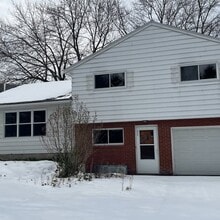 Building Photo - 824 Dickinson Dr