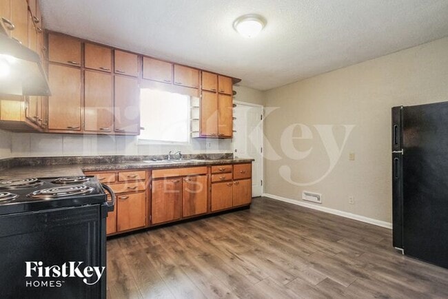 Building Photo - 1002 Hathaway Dr