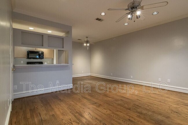 Foto del edificio - 3904 Brandon Park Dr