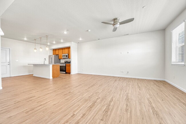 Foto del edificio - $2,350-  3 Bed, 2.5-Bath townhome in CO Springs with Central AC