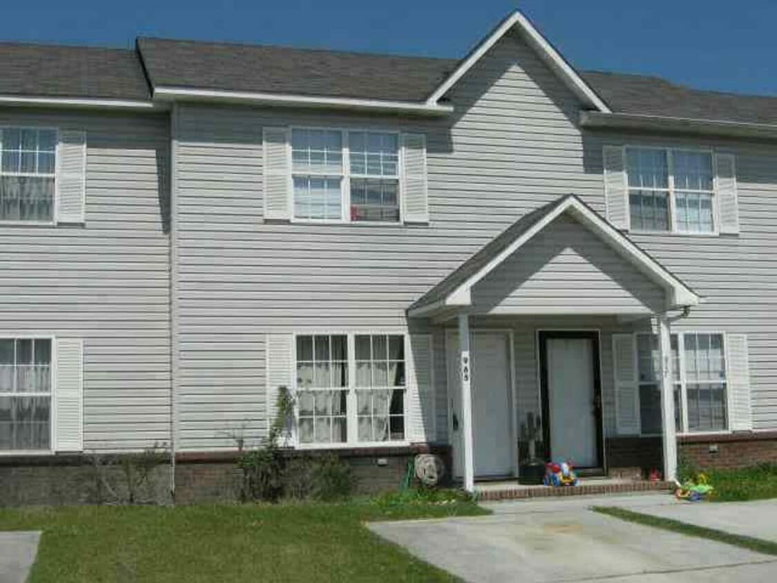 Foto principal - Beautiful 2 bedroom 2.5 bath town home loc...