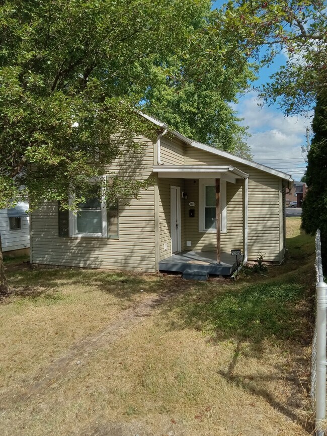 Foto del edificio - 1209 E Chestnut St