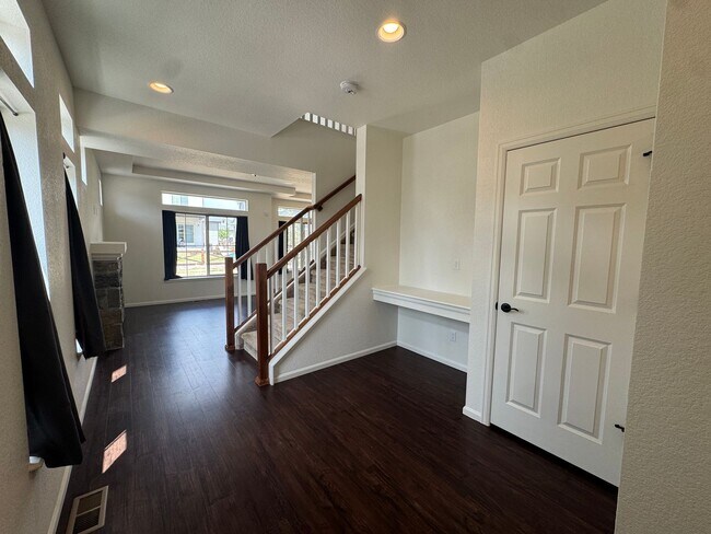 Foto del edificio - Luxury Corner Lot Home in Banning Lewis with Finished Basement, Wet Bar & Designer Upgrades