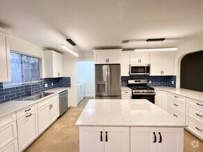 Building Photo - 9503 Dalewood Dr