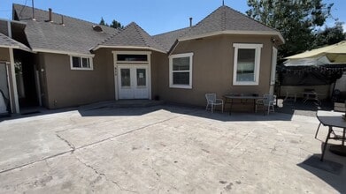 Building Photo - 930 W North St