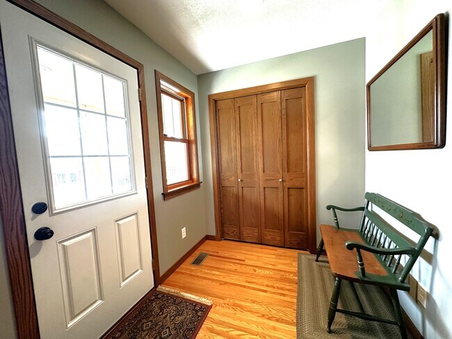 Foto del edificio - 636 38th Ave NE