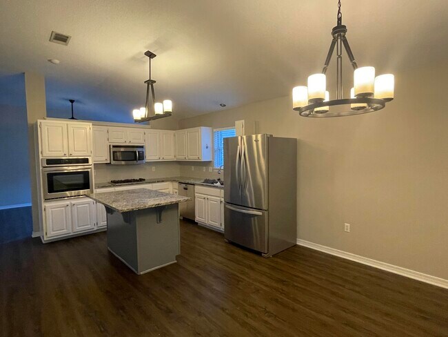Building Photo - 1144 Troon Dr E