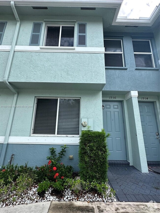 Building Photo - 1936 Alamanda Way