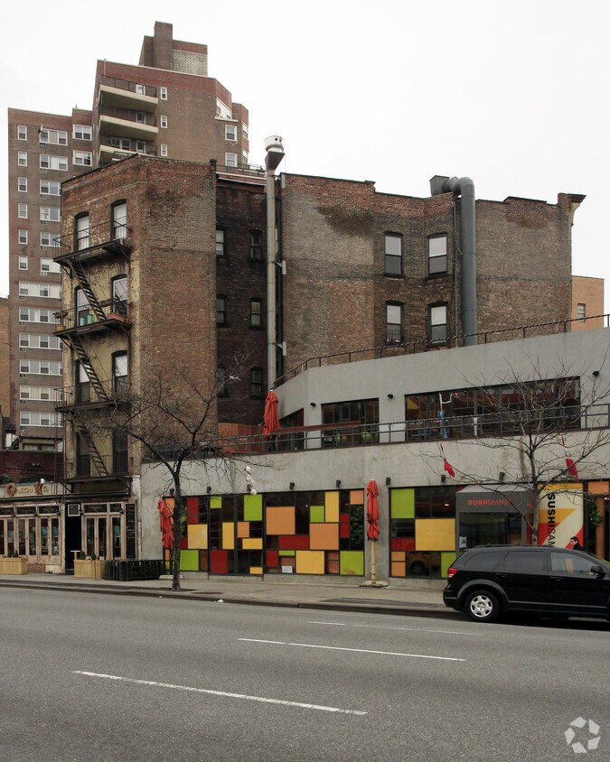 Primary Photo - 89 7th Ave S