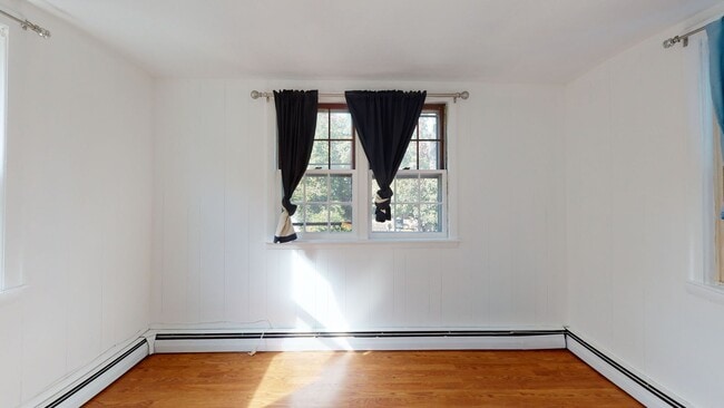 Building Photo - Magoun Square four bed duplex