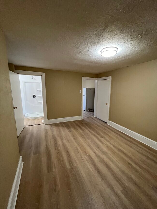 Building Photo - 211 Zara St