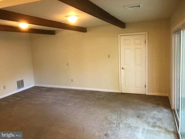 Building Photo - 45 Edison Ln