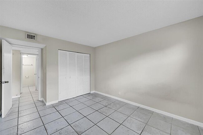 Foto del edificio - 11607 NW 29th St