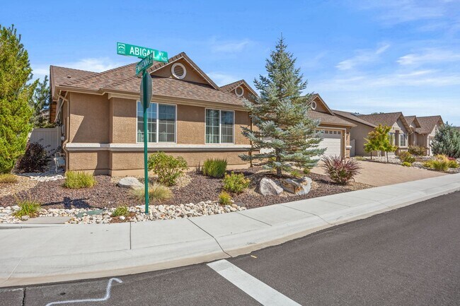 Foto del edificio - **Charming Home for Rent in Damonte Ranch**