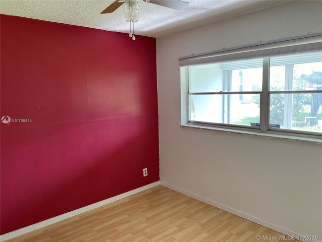 Foto del edificio - 950 Hillcrest Dr