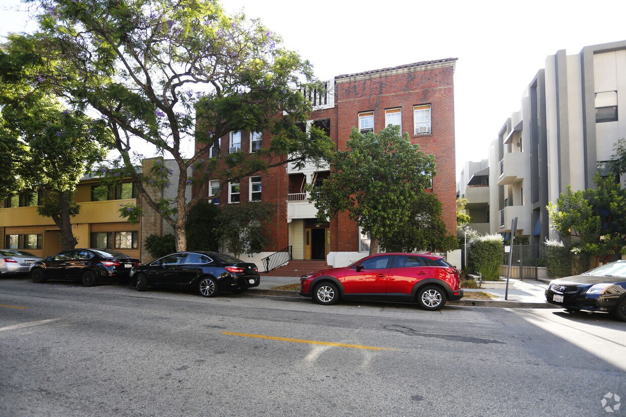 Building - 220 S Jackson St