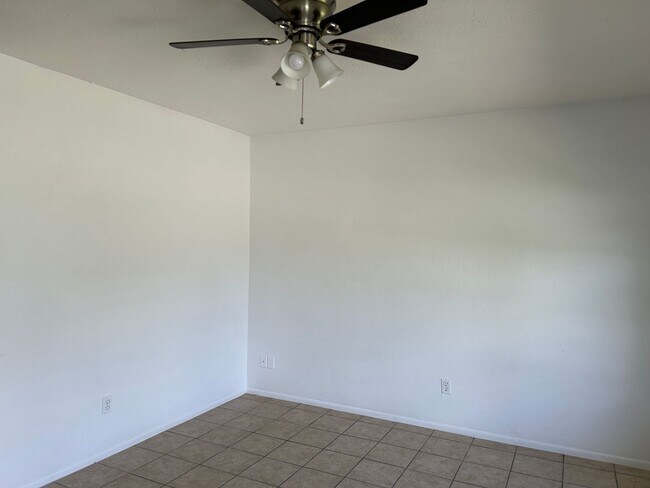 Foto del edificio - 4168-4170 Pine Drop Lane