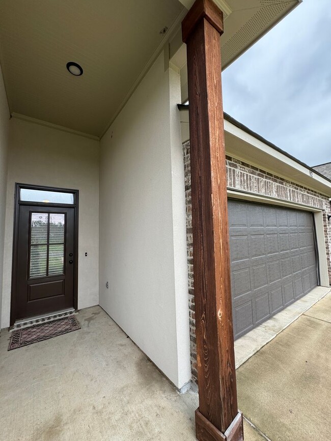Building Photo - Like New Construction...WILLOW HEIGHTS-BEN...