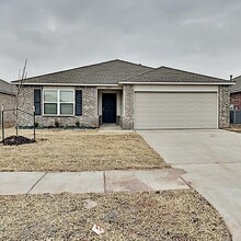 Building Photo - 1825 Sloane Dr