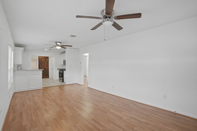 Foto del edificio - 5315 Bell St