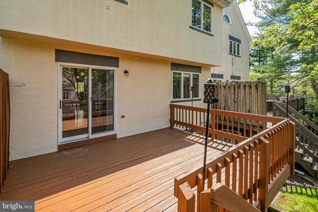 Building Photo - 7 Exeter Ct