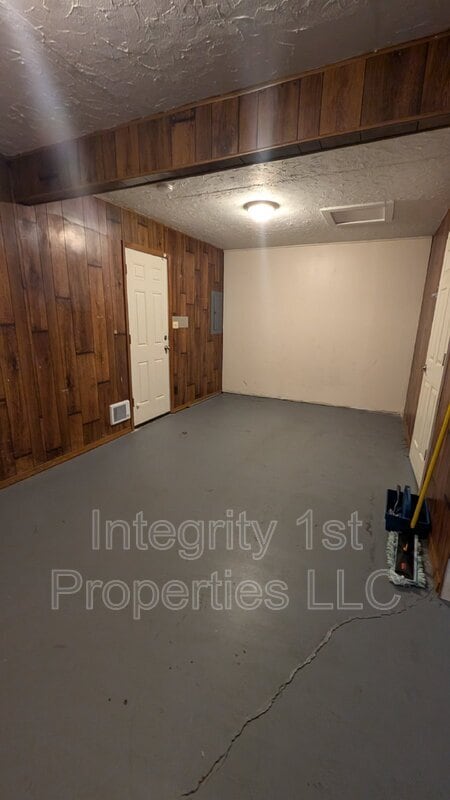 Foto del edificio - 7408 E 109th St