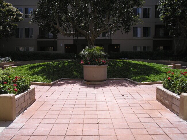 Building Photo - 3440 Lebon Dr