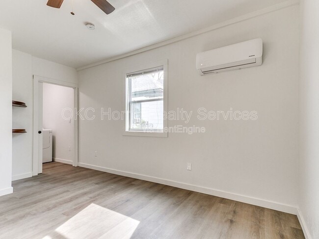 Photo - 1812 W Noble Ave Townhome