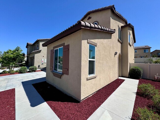 Building Photo - Stunning 4 bedroom 3 bathroom Murrieta hom...