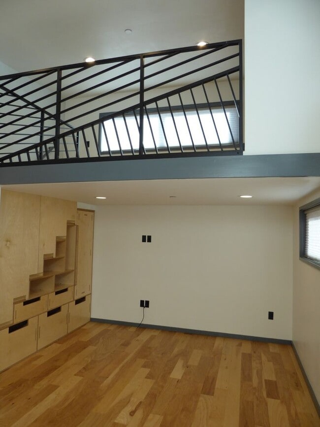 Building Photo - 61301 Benham Rd