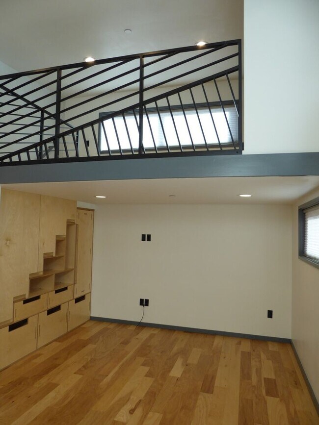 Foto del edificio - 61301 Benham Rd