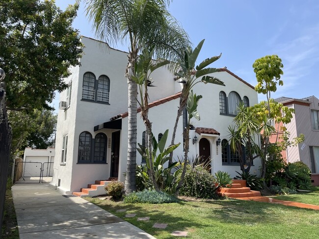 Frente de la casa - 1213 S Ridgeley Dr