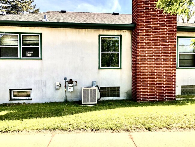 Building Photo - Corner lot 3 bedroom Rambler