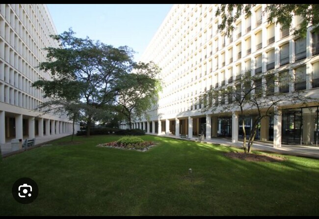 Foto del edificio - 1400 E 55th Pl