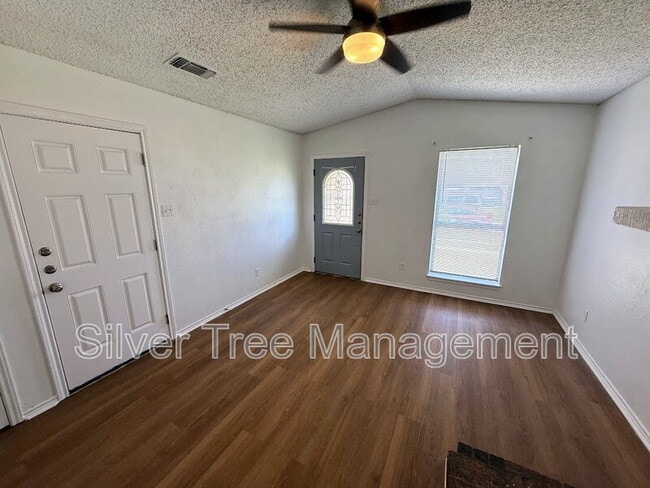 Building Photo - 6845 S Creek Dr