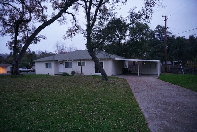 Building Photo - Beautifully remodeled halfplex in desirable Granite Bay!