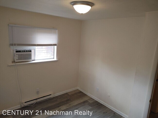 Building Photo - 2 br, 1 bath House - 7920 Thompson Road Un...