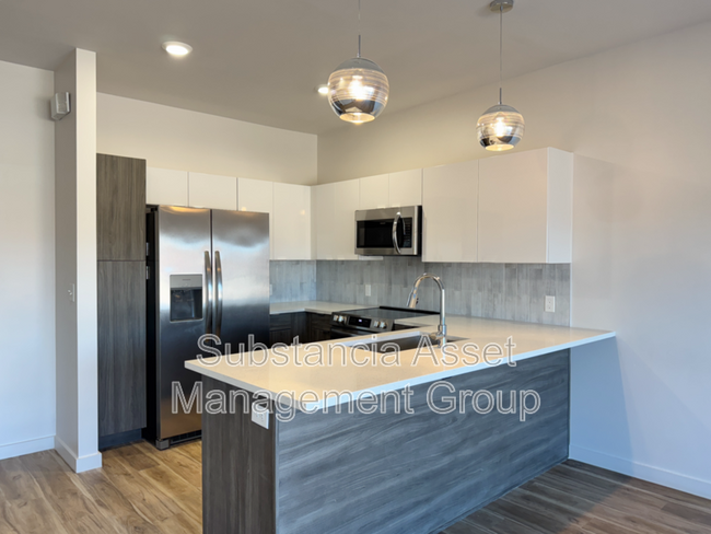 Building Photo - 1653 Midtown Pl