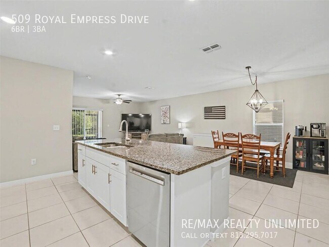Foto del edificio - 509 Royal Empress Dr