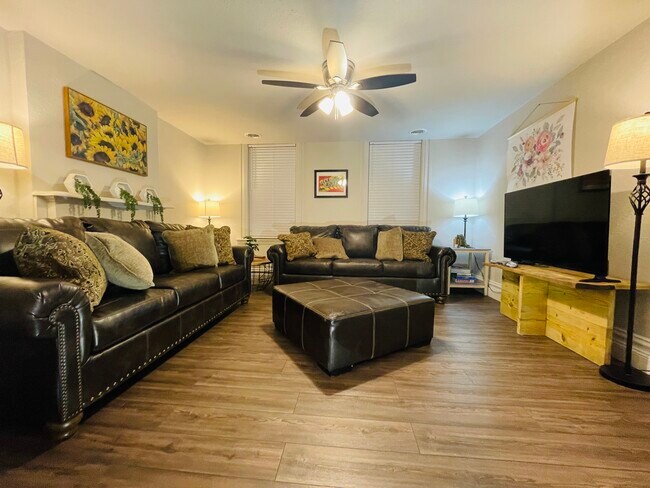 Foto del edificio - 3433 Illinois Ave