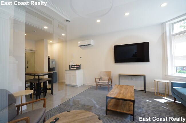 Building Photo - 51 Queensberry St