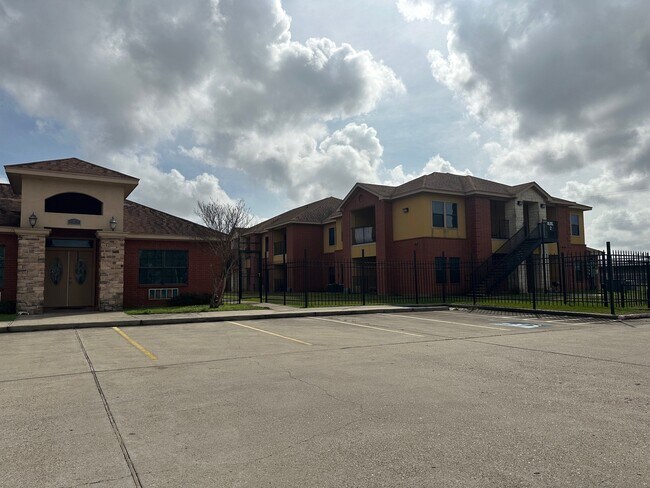 Foto del edificio - 107 Oak Park Dr
