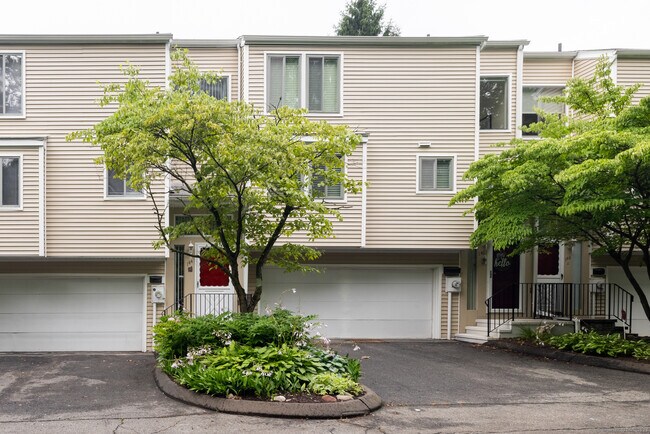 Foto del edificio - 144 Shepard Ave