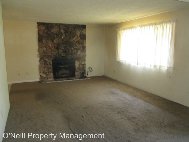 Building Photo - 3210 Del Rosa Ave