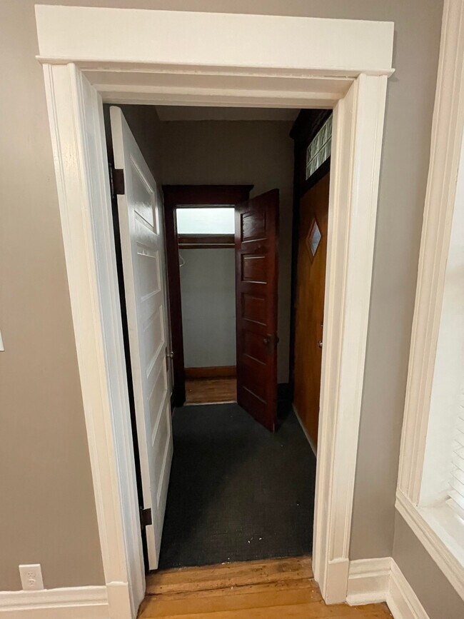 Entry/Coat Closet - 3544 S Wolcott Ave