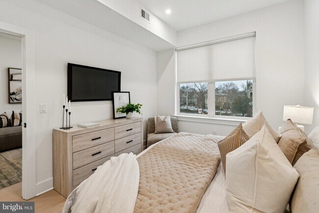 Foto del edificio - 30 W Allens Ln