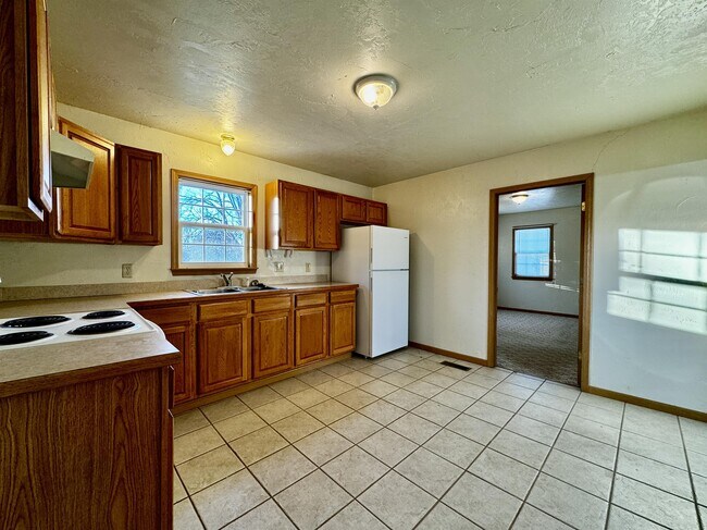 Building Photo - 2117 Cedarwood Ct